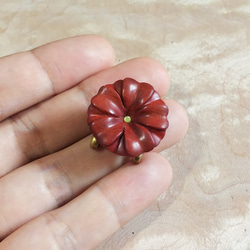 椿螺鈿彫嵌拭き漆帯留 三分紐用 帯留め 十五 通販 13165432｜Creema