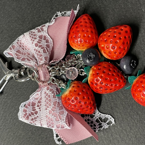 展示樹脂粘土いちごチャーム