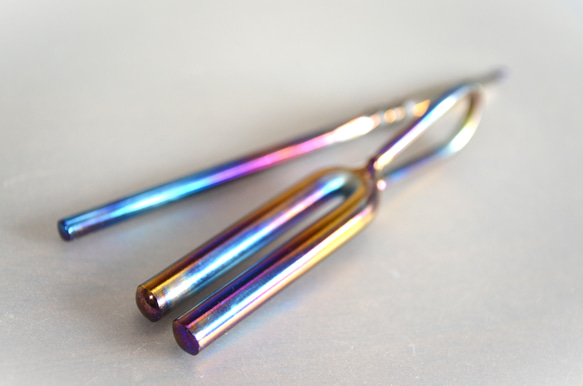 Titanium Tuning fork pendant・チタンの音叉１９３８Hz 2枚目の画像