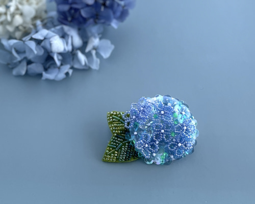 SIANON 紫陽花 ビーズ 刺繍 ブローチ ハンドメイドアクセサリー SIANON様 専用 紫陽花 ビーズ 刺繍 ブローチ ハンドメイド