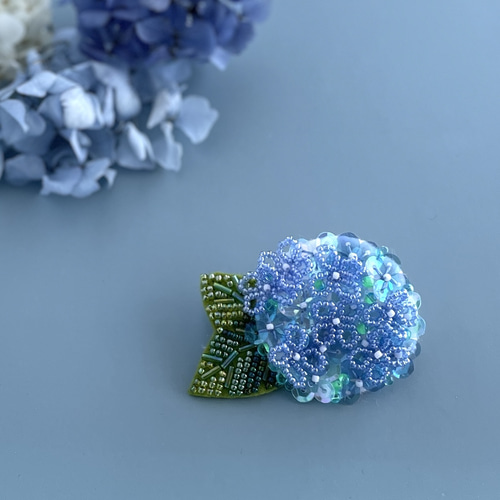 紫陽花」ビーズ刺繍ブローチ 誕生日プレゼント ブローチ Hi-na