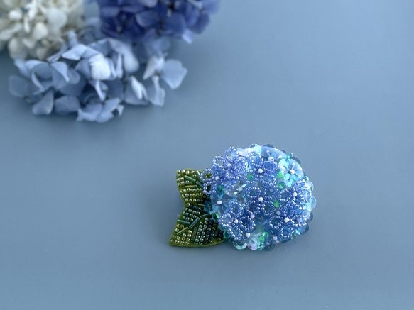 SIANON 紫陽花 ビーズ 刺繍 ブローチ ハンドメイドアクセサリー ビーズ刺繍のブローチ☆紫陽花 | iichi 日々の暮らしを心地よく