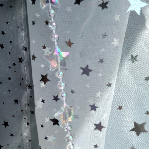 みるくみるくページサンキャッチャー 月形チャームと七色カラーが輝く