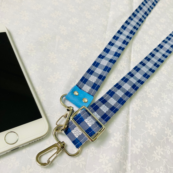 可愛い青色のギンガムチェック柄畳縁 スマホストラップ スマホ  
