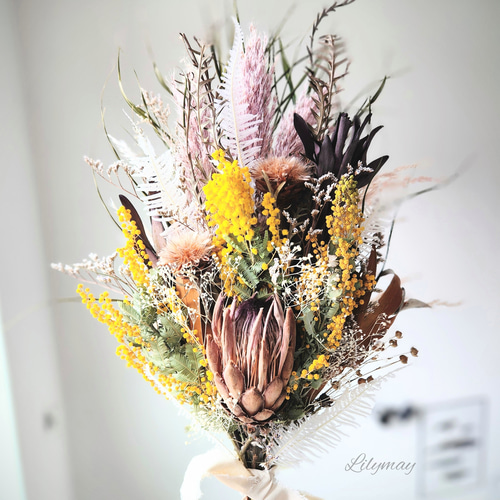 花瓶付きだから嬉しい！ミモザとユーカリ かすみ草のドライ