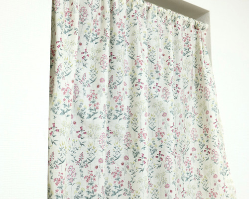 カフェカーテン ピンクの花柄が爽やかなふんわり小窓カーテン