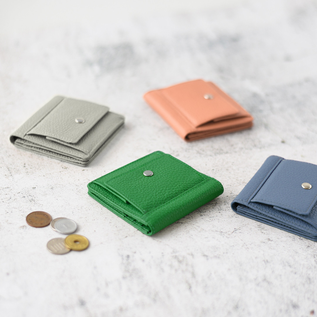 最小レベルでありながら、大容量・丈夫さを両立させてYOSHINA二つ折財布！【インスパイアグリーン】