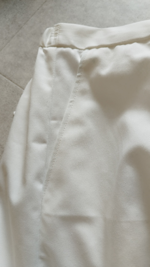 母の日ギフトに、これからの季節に何かと重宝するホワイトパンツ 5枚目の画像