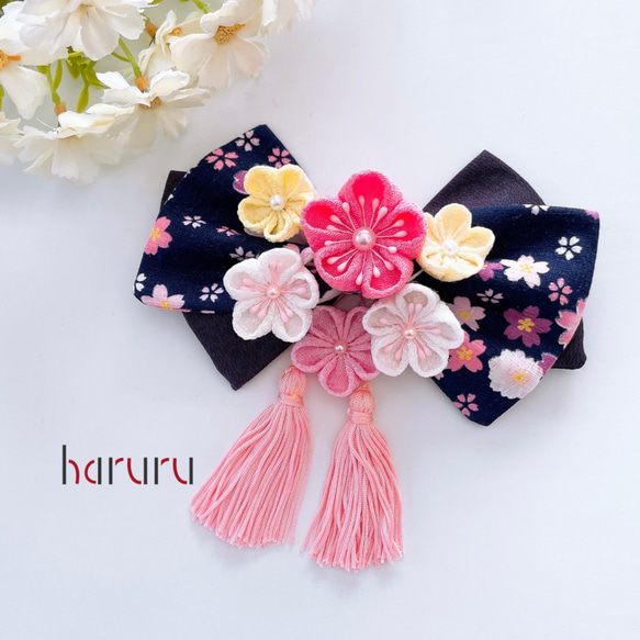 つまみ細工の髪飾り【紺系桜柄とピンク系のお花、房飾り付き】成人式