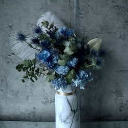 【母の日　プリザブトフラワー　Happy Blue ブーケ 】カーネーション入り　大理石柄花器付き 3枚目の画像