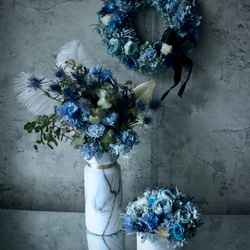 【母の日　プリザブトフラワー　Happy Blue ブーケ 】カーネーション入り　大理石柄花器付き 6枚目の画像