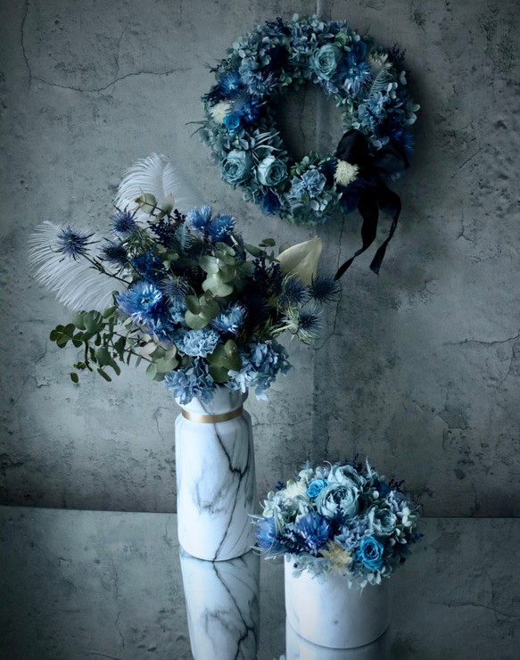 【母の日　プリザブトフラワー　Happy Blue ブーケ 】カーネーション入り　大理石柄花器付き 6枚目の画像