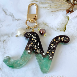 C】春をぎゅっと詰めたお花のイニシャルキーホルダー アルファベット