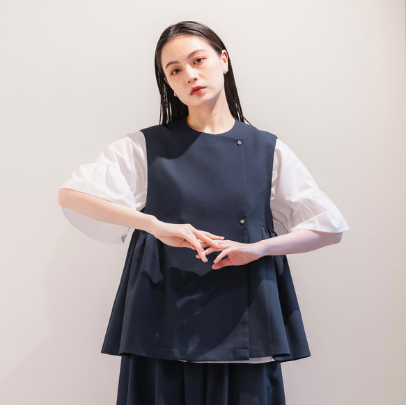 Sarasara vest　ネイビー　sai　日本製　ストレスフリー　体型カバー　ベスト　フリーサイズ　即納 1枚目の画像