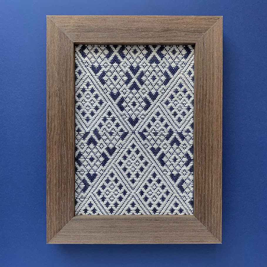 【一点もの】こぎん刺し・アート＊古作図案アレンジの額装[参]＊縦長・紺×生成り