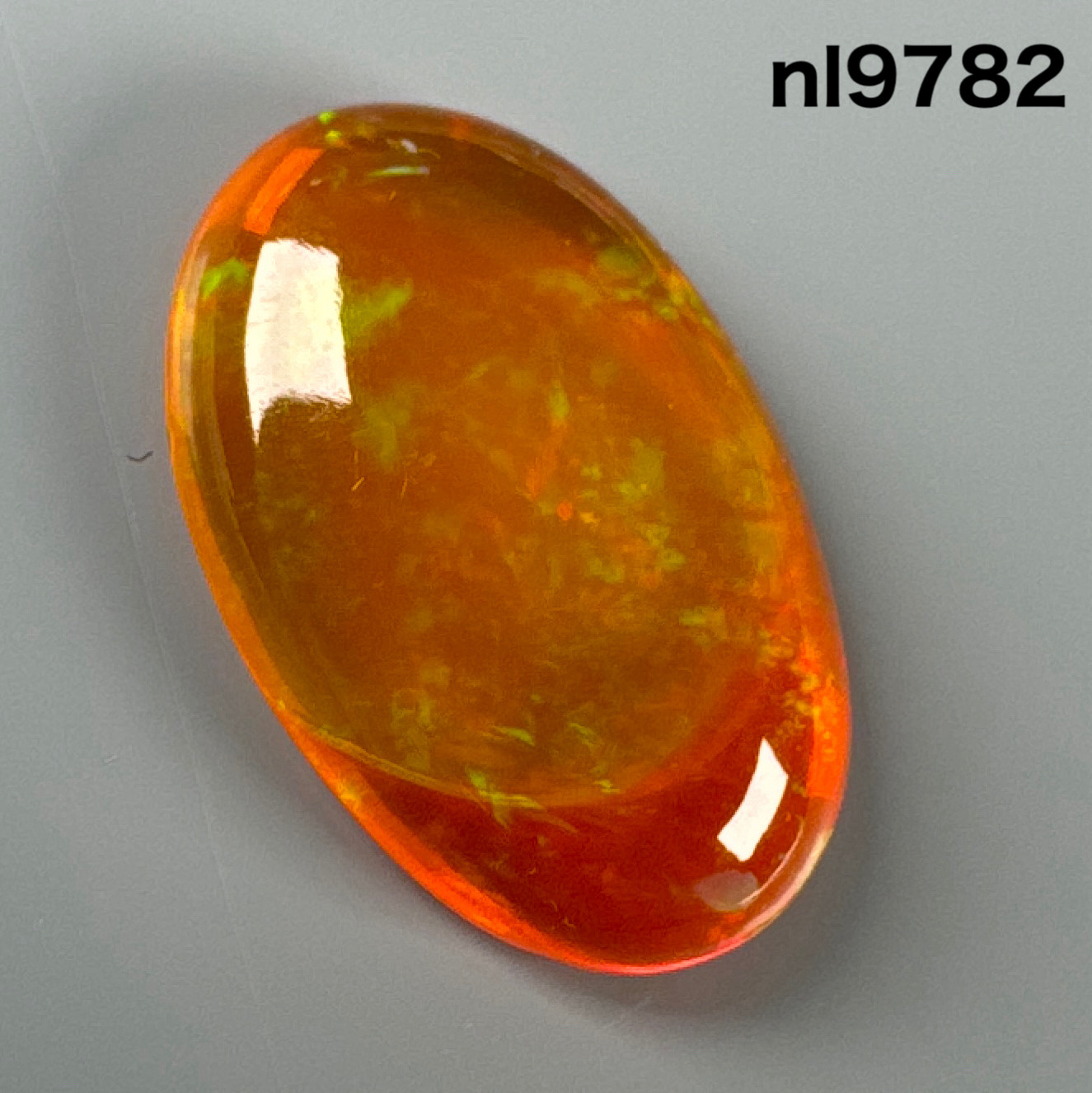 スーパーファイア オパール 5A 18ミリ ルース nl9782