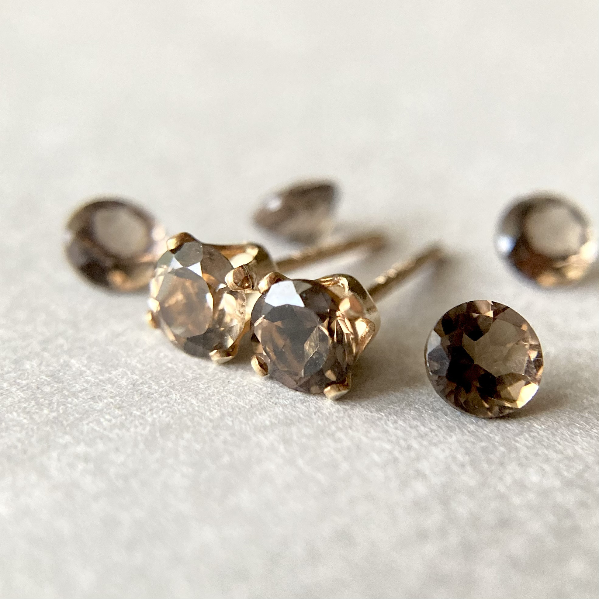【茶水晶】スモーキークォーツのスタッドピアス【14KGF 4mm】