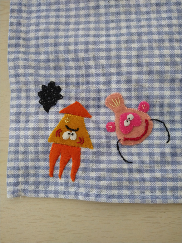 イカとアンコウのフェルト手刺繍ランチョンマット 4枚目の画像