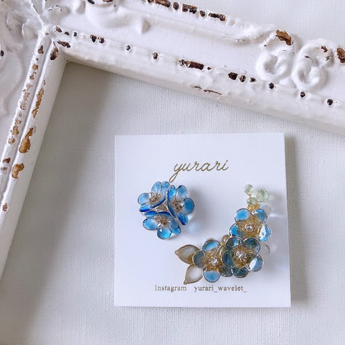 ネモフィラ〕ディップアートフラワーイヤーカフ+ピアス/イヤリング