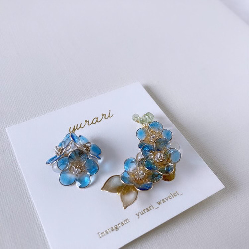 ネモフィラ〕ディップアートフラワーイヤーカフ+ピアス/イヤリング