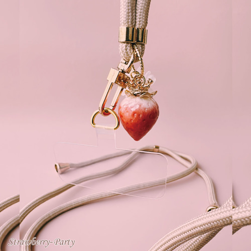 予約販売】スマホストラップ ティアラの赤いちごちゃん ストラップ付き