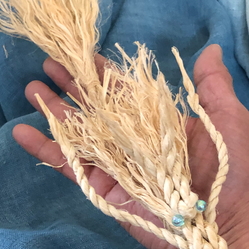 精麻しめ縄龍　紙垂　水晶10mm宝珠付き　ご注文を受けてから作成いたします。 龍 水晶玉 約40mm／台付き｜パワーストーンブレスレットの