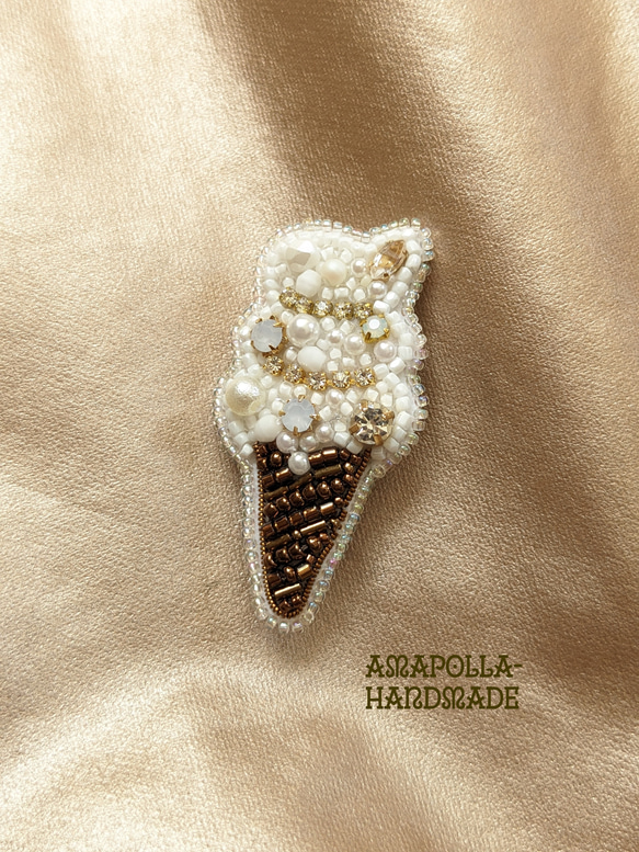 ソフトクリーム　ビーズ刺繍ブローチ　ホワイト 2枚目の画像