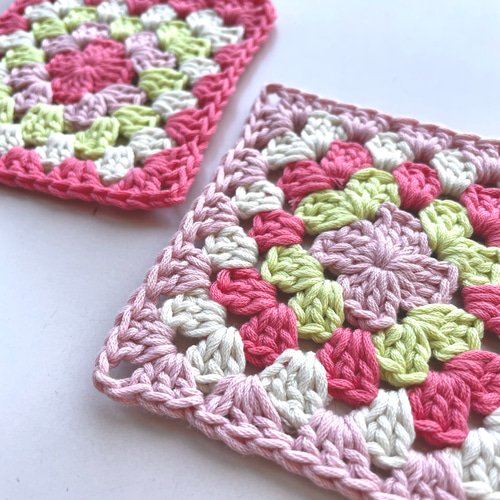 バインダーカバー　ピンクレトロ柄　ストライプ　ティーコースター レトロな編み物のコースター2枚セット「ピンク系」 その他キッチン小物