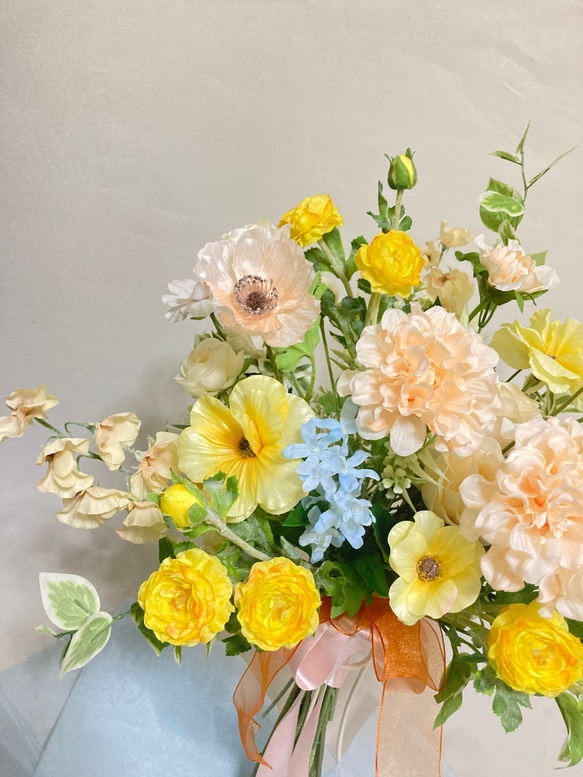 イエローベースの明るい元気色のウエディングブーケ！元気いっぱいの花嫁さまへ！優しい雰囲気も漂います。 人気・おすすめ｜省スペース設計・旅行向けにおすすめ 公式 プライバシー配送