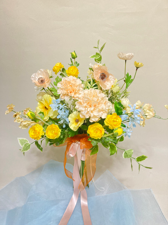 イエローベースの明るい元気色のウエディングブーケ！元気いっぱいの花嫁さまへ！優しい雰囲気も漂います。 人気・おすすめ｜省スペース設計・旅行向けにおすすめ 公式 プライバシー配送