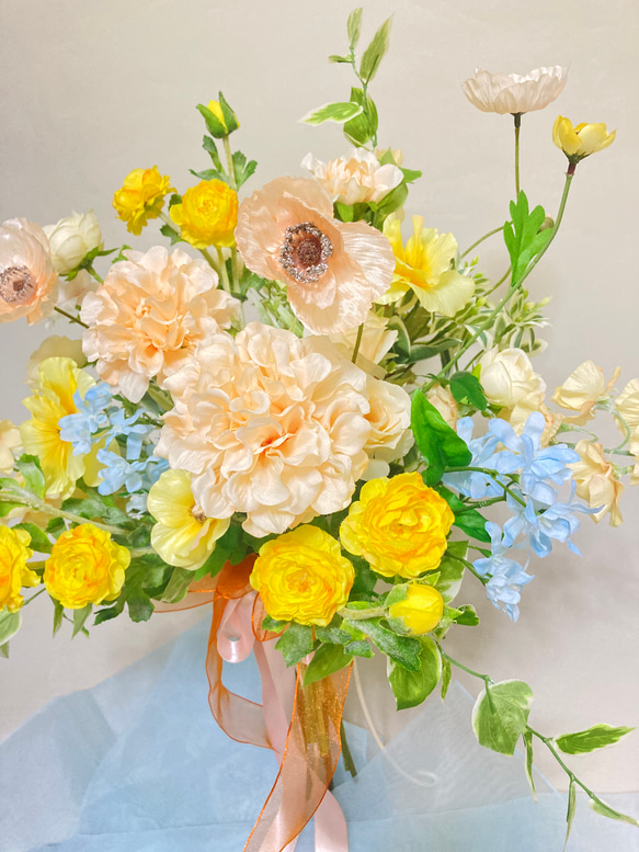 イエローベースの明るい元気色のウエディングブーケ！元気いっぱいの花嫁さまへ！優しい雰囲気も漂います。 人気・おすすめ｜省スペース設計・旅行向けにおすすめ 公式 プライバシー配送