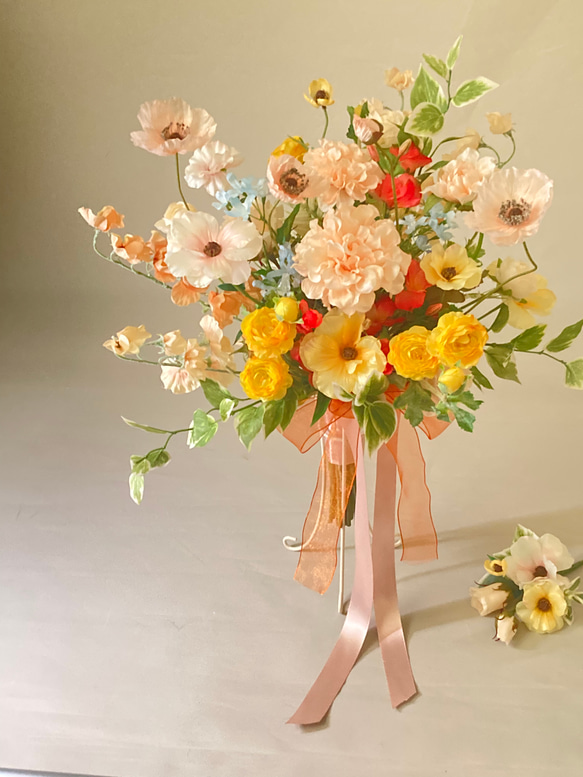 イエローベースの明るい元気色のウエディングブーケ！元気いっぱいの花嫁さまへ！優しい雰囲気も漂います。 人気・おすすめ｜省スペース設計・旅行向けにおすすめ 公式 プライバシー配送