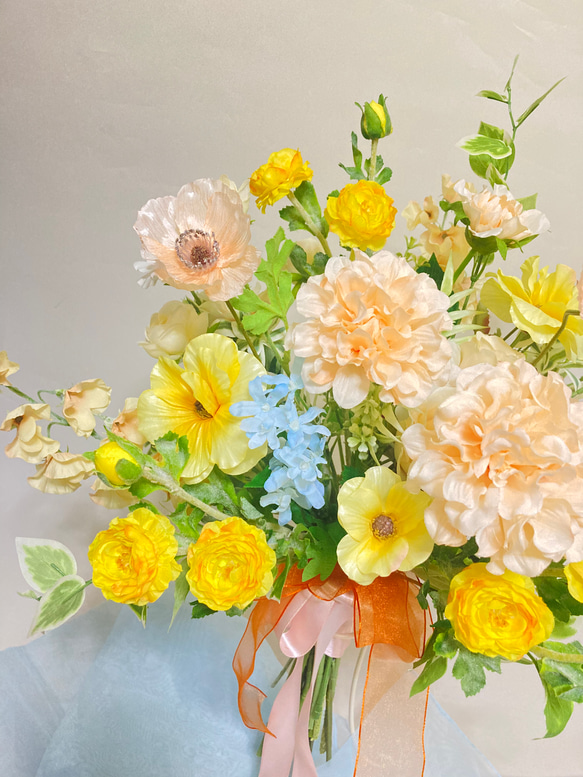 イエローベースの明るい元気色のウエディングブーケ！元気いっぱいの花嫁さまへ！優しい雰囲気も漂います。 人気・おすすめ｜省スペース設計・旅行向けにおすすめ 公式 プライバシー配送