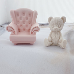 くまちゃんと椅子の置物/ナチュラル・ホワイト・白・ピンク・ミニュチュア・オーナメント・撮影小物・イベント什器 4枚目の画像