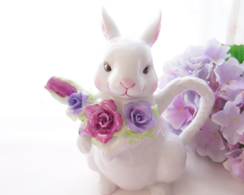 chicchiさんの動物刺繍キット(図案印刷済) - 野花と遊ぶうさぎ