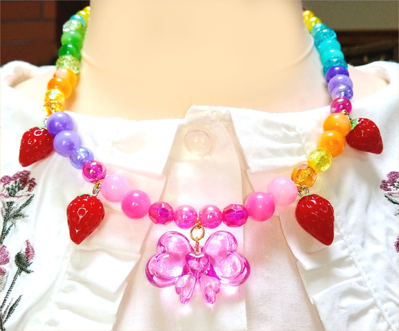 苺と虹色のゆめかわネックレス（プクツヤりぼん☆ver）　乙女・少女・可愛い 3枚目の画像