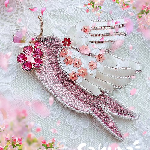 受注製作】☆幸運の白ツバメ桜 オートクチュール刺繍ブローチ