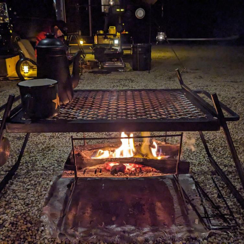 無骨すぎでカッコいいアイアンメッシュテーブル！アイアンテーブル