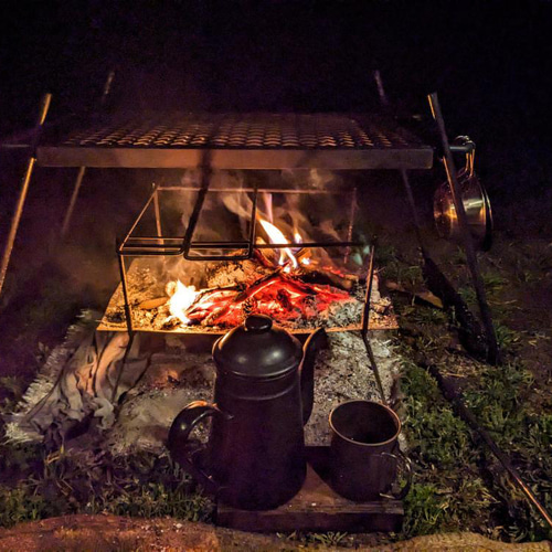 無骨キャンプギア　アイアンテーブル 無骨すぎでカッコいいアイアンメッシュテーブル！アイアン