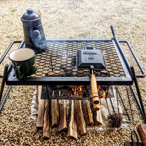 無骨すぎでカッコいいアイアンメッシュテーブル！アイアンテーブル