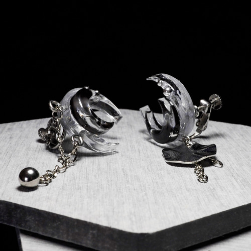 みつき　月のイヤリング 月 ピアス/イヤリング ピアス（その他） ▽gadgetteria△ 通販