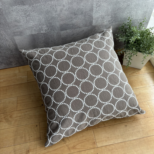 クッションカバー(45㎝×45㎝) ナチュラルベーシックな刺繍生地