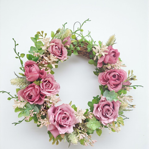 バラとグリーンいっぱいのフラワーリース/屋外リース/アーティ