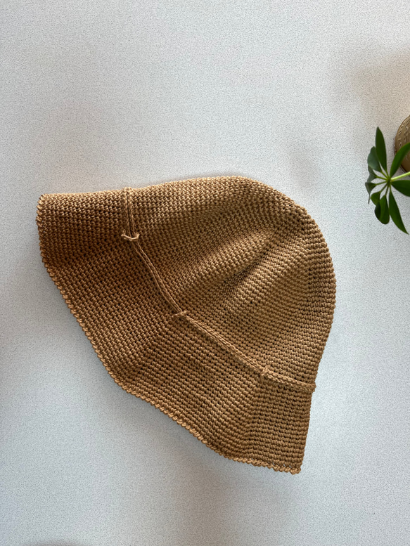 夏の帽子　亜麻糸で編んだ大人のシンプルなハット　 2枚目の画像