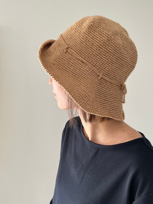 夏の帽子　亜麻糸で編んだ大人のシンプルなハット　 1枚目の画像