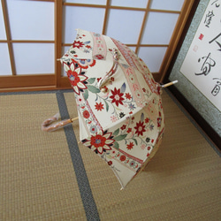 昭和レトロ・唐花模様の日傘（傘袋付き） 5枚目の画像