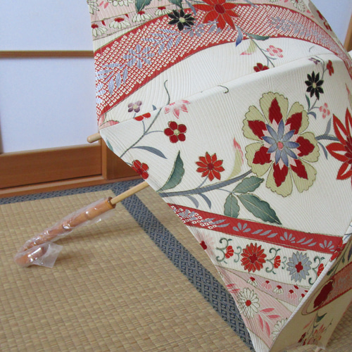 送料無料・昭和レトロ・唐花模様の日傘（傘袋付き） 傘・日傘 MICHI