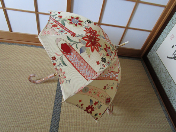 昭和レトロ・唐花模様の日傘（傘袋付き） 9枚目の画像