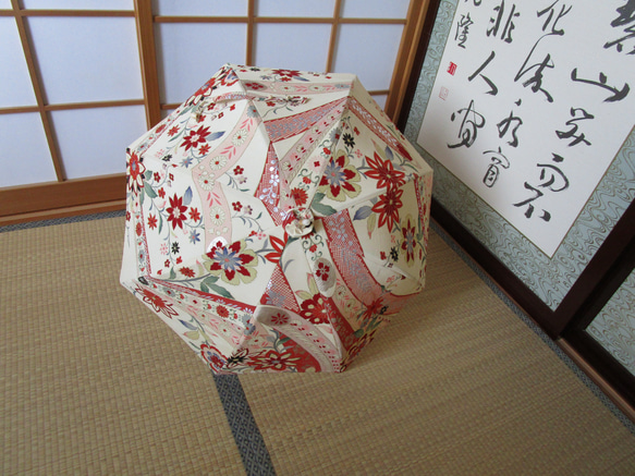 昭和レトロ・唐花模様の日傘（傘袋付き） 3枚目の画像