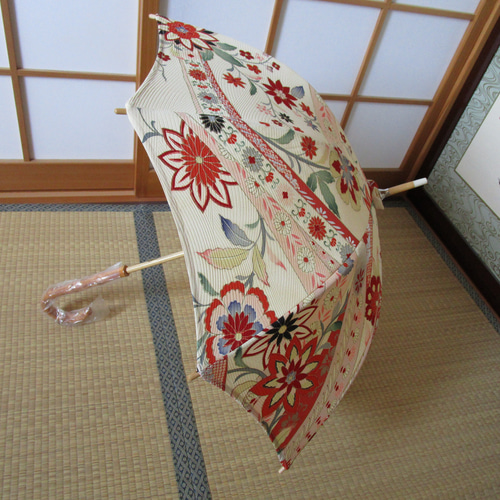 送料無料・昭和レトロ・唐花模様の日傘（傘袋付き） 傘・日傘 MICHI